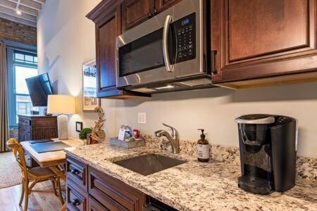 Hip Urban Loft - Small Town Charm - 124 Lofts #1 West Dundee Esterno foto