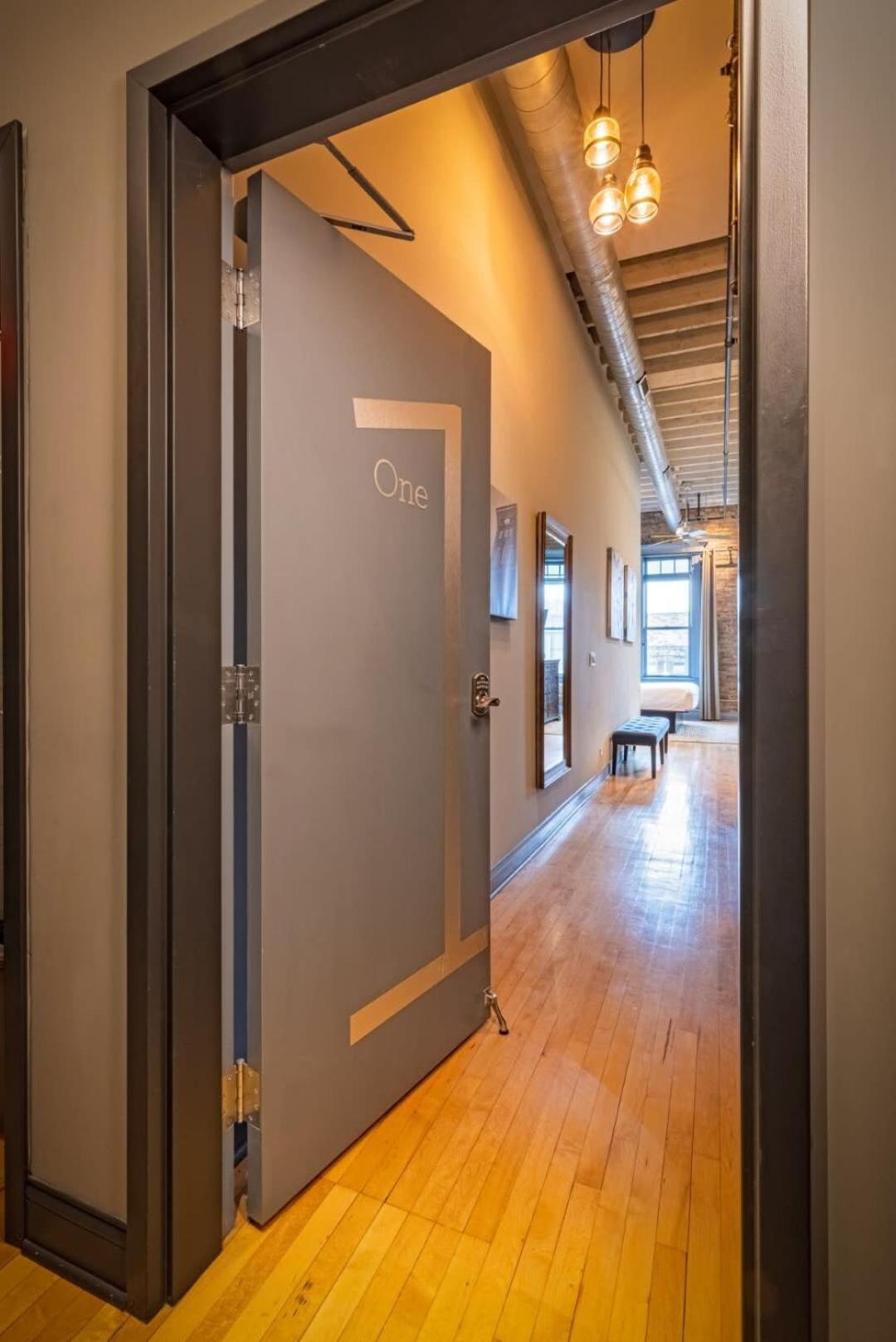 Hip Urban Loft - Small Town Charm - 124 Lofts #1 West Dundee Esterno foto
